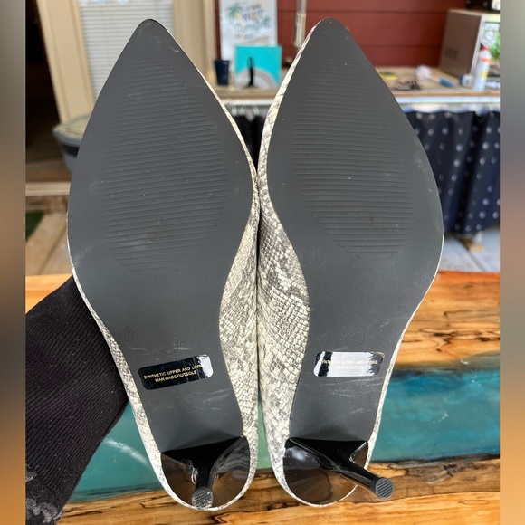 Callisto New Never worn snake print pump size 8 - Picture 5 of 6